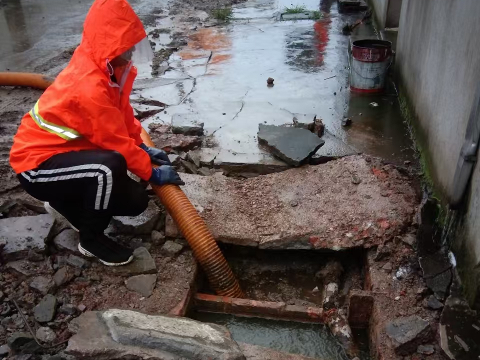 灵丘专业清理污水池 炜誉市政以规范流程守护城市 “肠道”